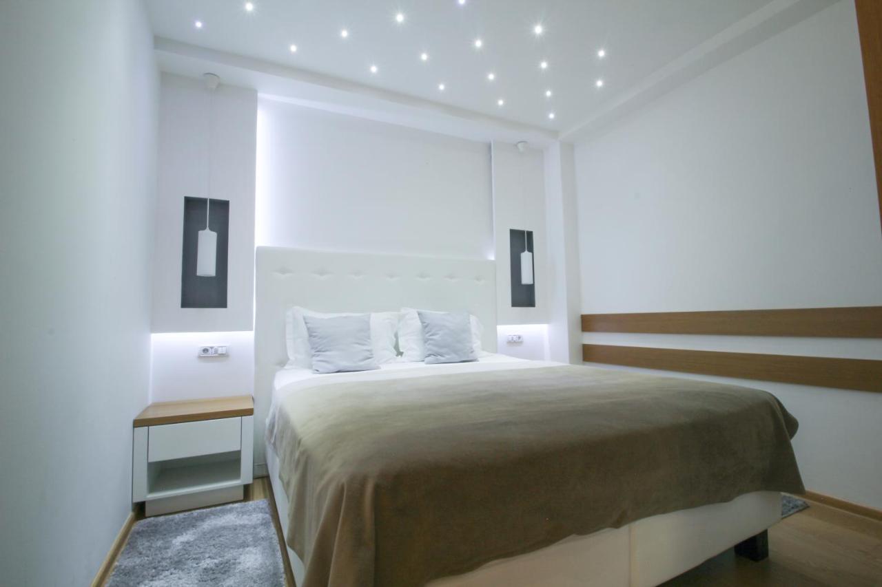 Gardenia Hotel & Spa Veles Extérieur photo A bedroom with LED lighting