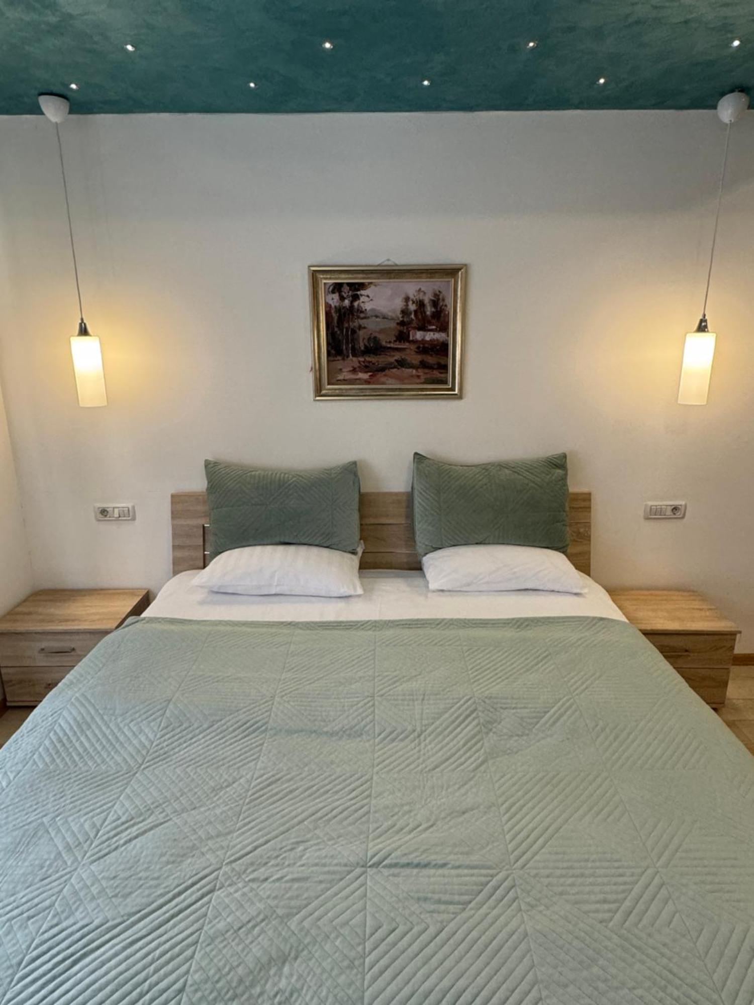 Gardenia Hotel & Spa Veles Extérieur photo A bedroom in a hotel