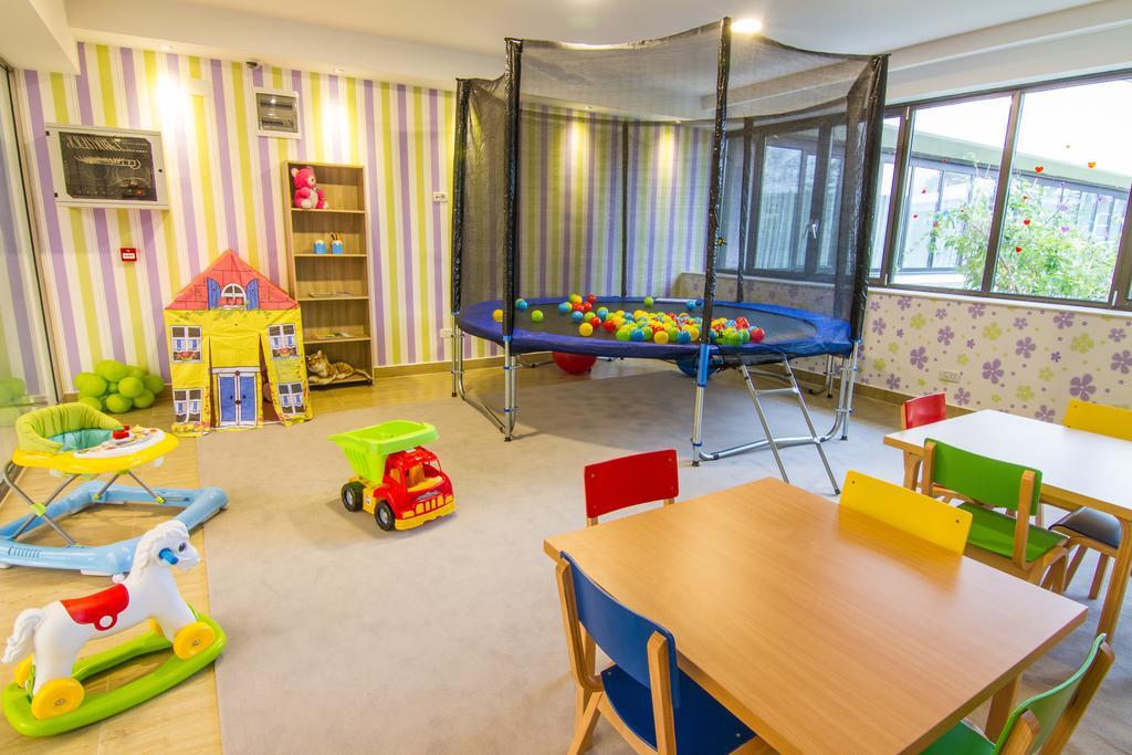 Gardenia Hotel & Spa Veles Extérieur photo The children's ward at the hospital