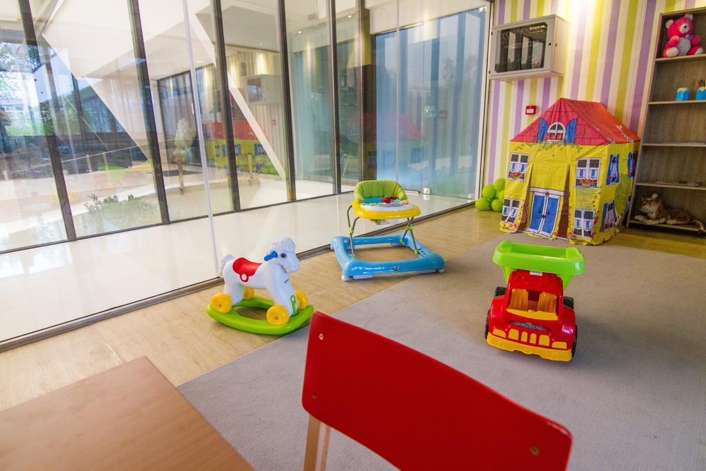 Gardenia Hotel & Spa Veles Extérieur photo Babycare Centre