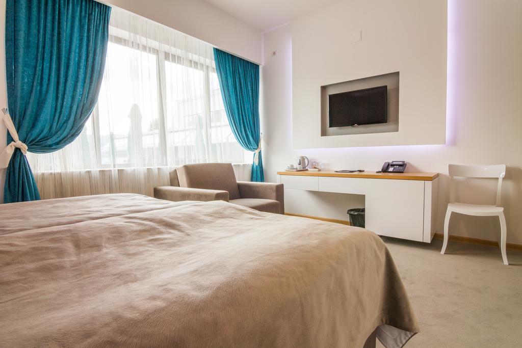 Gardenia Hotel & Spa Veles Chambre photo A bedroom in a hotel