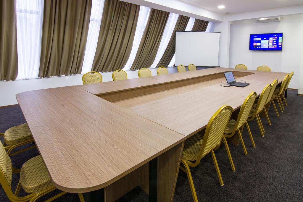 Gardenia Hotel & Spa Veles Extérieur photo A meeting room at the University of Novi Sad